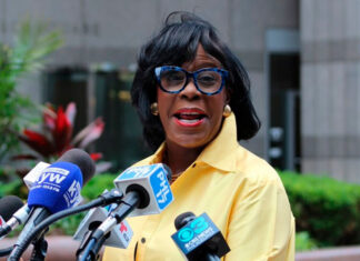 Mayor Parker signs straw purchase warning Sign ordinance into law, enhancing public safety in Philadelphia