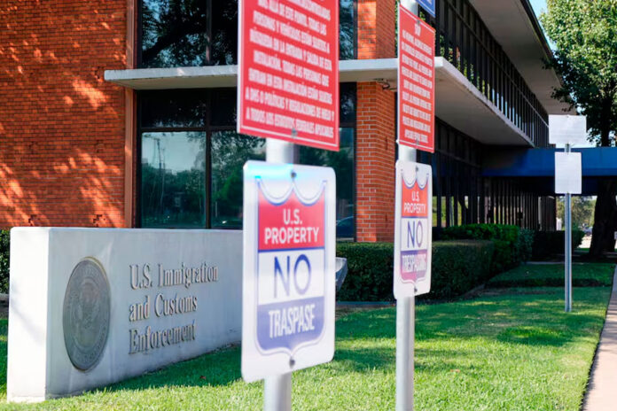 Muere-segunda-víctima-por-heridas-en-ataque-a-instalación-de-ICE-en-Dallas