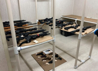 Niño tenía gran cantidad de armas y «todo listo» para tiroteo, dice policía en estado de Washington