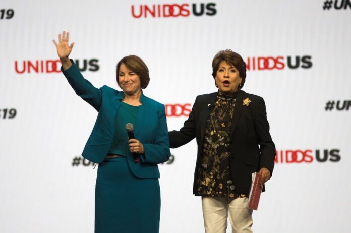 Ocho grupo latinos piden al Congreso protección frente a redadas migratorias en EEUU