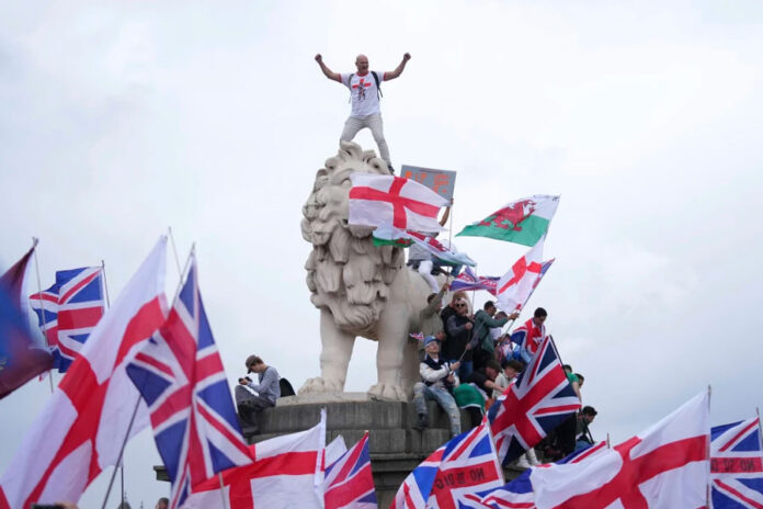 Políticos-británicos-condenan-los-comentarios-de-Elon-Musk-en-marcha-antiinmigrantes