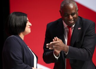 Reino Unido exigirá a los migrantes aportar a la sociedad para ganar el derecho a quedarse