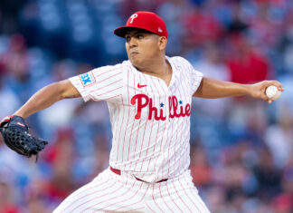 Schwarber hits 50th homer and Suárez strikes out 12 as Phillies extend lead over Mets with 9-3 win Phillies