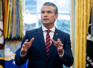 Secretario de Guerra de EE. UU. visita Puerto Rico en medio de polémicas maniobras militares