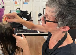 Aunque no son una amenaza para la salud, algunos padres no quieren niños con piojos en la escuela piojos