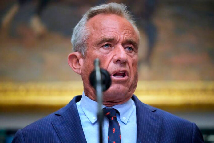 Trump-promociona-vínculos-no-probados-entre-Tylenol,-vacunas-y-autismo-sin-presentar-nueva-evidencia