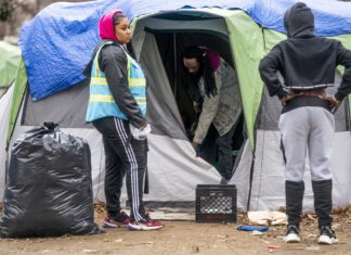 Presentador de Fox News se disculpa tras decir que habría que matar a personas sintecho Fox News