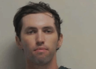 Tyler Robinson fue entregado por su padre tras enterarse de que su hijo habría disparado a Charlie Kirk