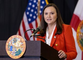 Varios congresistas de EE. UU. renuncian a sus salarios mientras dure el cierre de Gobierno salarios