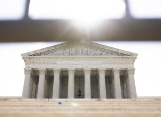 Supremo de EE. UU. pone en riesgo inmediato de deportación a 300.000 venezolanos Supremo