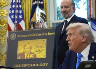 Demanda pretende detener cuota de $100.000 de EEUU para visas H-1B