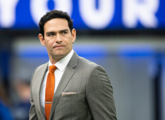 El exjugador de la NFL Mark Sanchez fue rociado con gas pimienta y apuñalado durante altercado
