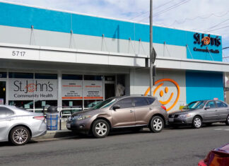 Centros de salud enfrentan riesgos por la caída de la financiación del gobierno