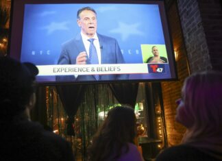 Coste de vida, gastos personales y ataques cruzados marcan debate electoral de Nueva York