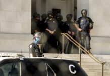 EE. UU. detiene a 14 agentes policiales por presuntos vínculos con el narcotráfico