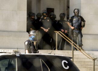 EE. UU. detiene a 14 agentes policiales por presuntos vínculos con el narcotráfico