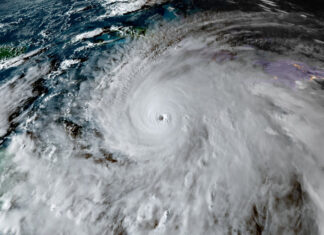 El huracán Melissa, de categoría 5, azota Jamaica con vientos y lluvias devastadores