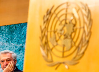 El jefe de ACNUR sugiere que las prácticas de deportación de EE. UU. violan el derecho internacional