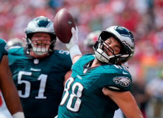 Los campeones Eagles buscan mantener su paso perfecto ante la feroz defensiva de Denver