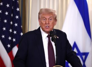 Trump amenaza con eliminar agencias en medio de puja con demócratas por cierre de Gobierno