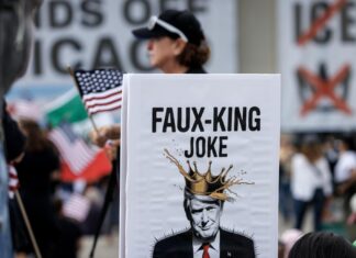 Protestas contra Trump generan ambiente festivo; republicanos las llaman actos de odio a EE.UU