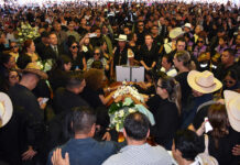 Claman justicia por asesinato de alcalde en México y exigen renuncia de Claudia Sheinbaum justicia