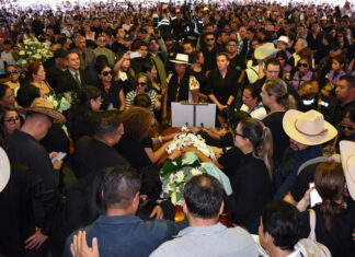 Claman justicia por asesinato de alcalde en México y exigen renuncia de Claudia Sheinbaum justicia