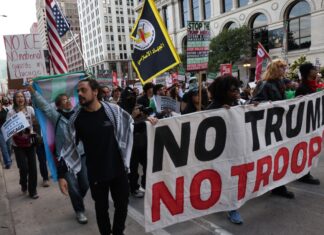 Juez federal ordena liberar a cientos de arrestados en las redadas migratorias en Chicago juez