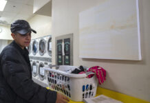 Desnivel, proyecto que transforma los negocios de barrio de Nueva York en galerías de arte negocios