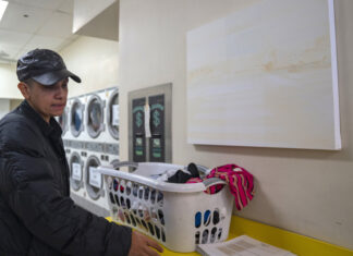 Desnivel, proyecto que transforma los negocios de barrio de Nueva York en galerías de arte negocios