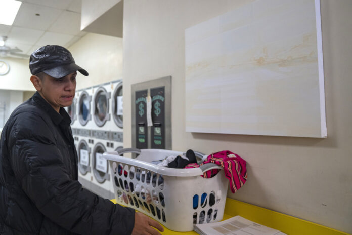 Desnivel, proyecto que transforma los negocios de barrio de Nueva York en galerías de arte negocios