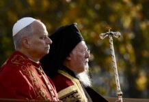 El papa pide desde Nicea la reconciliación de los cristianos en un época dramática papa