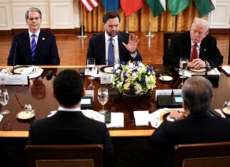 Casa Blanca lanza falsa narrativa antimigrantes al acusarlos de «traer su ganado enfermo» ganado