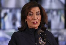 La gobernadora de Nueva York ordena la financiación de un programa de cupones de alimentos gobernadora