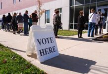 Jueza federal falla que Trump no puede exigir prueba de ciudadanía en formulario de votación federal ciudadanía