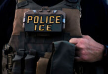 Agente presumió que le disparó 5 veces a una mujer durante redada migratoria en Chicago