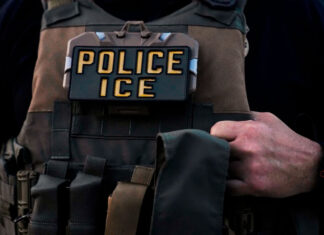 Agente presumió que le disparó 5 veces a una mujer durante redada migratoria en Chicago