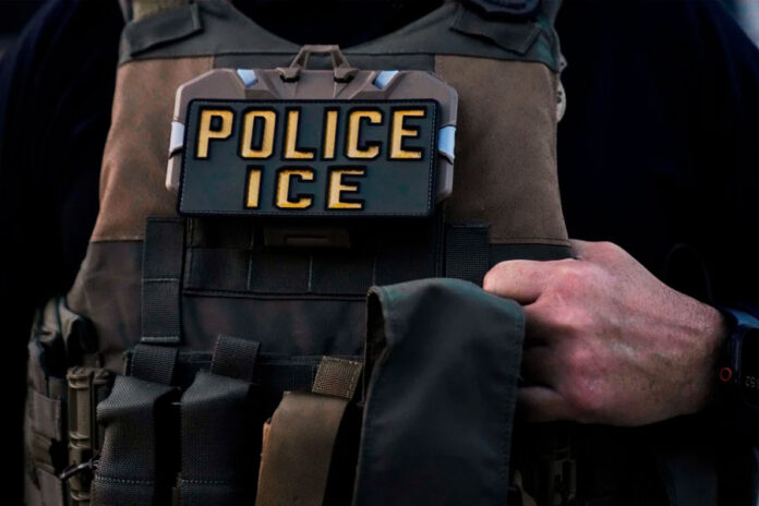 Agente-presumió-que-le-disparó-5-veces-a-una-mujer-durante-redada-migratoria-en-Chicago