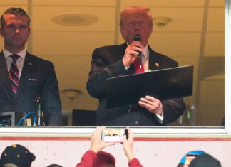 Donald Trump abucheado como el primer presidente en funciones en asistir a juego de NFL desde 1978