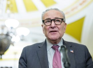 El acuerdo para abrir el Gobierno divide a los demócratas y reduce su capacidad de presión Gobierno