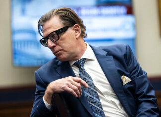 El director de la agencia de emergencias de EE. UU. renuncia tras corta gestión