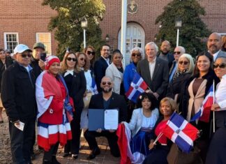 Izan la bandera dominicana por primera vez en York, Pensilvania dominicana