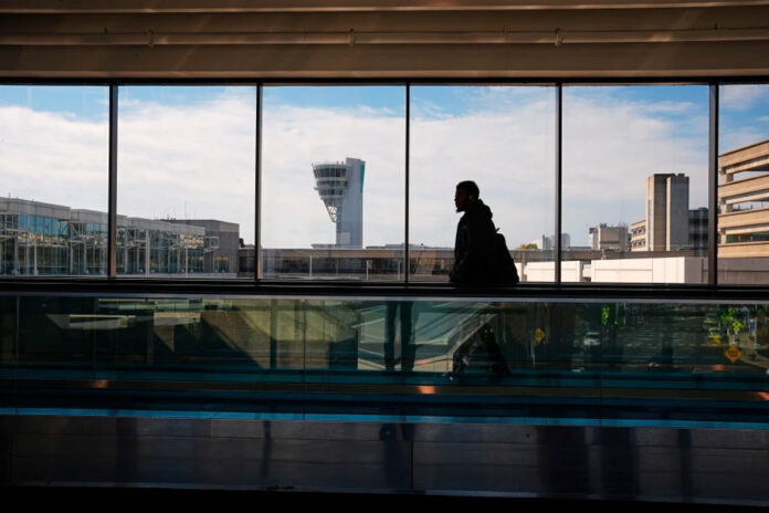 Los-principales-aeropuertos-de-EEUU-recortarán-vuelos-por-la-falta-de-personal-debido-al-cierre