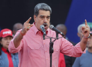 Maduro cambia el lenguaje y, en inglés, busca diálogo en medio de tensión con EE. UU.