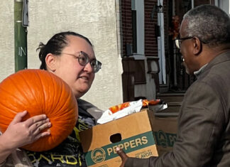 Más allá del pavo: la lucha contra el hambre en los vecindarios latinos de Filadelfia