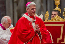 Obispos estadounidenses eligen como líder a Paul Coakley, un defensor de los migrantes