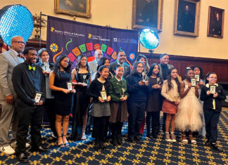 ¡Oye! estudiantes de Esperanza Academy brillan en el Ayuntamiento