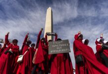Protestas en Washington al grito de «que se largue Trump» tras las victorias demócratas