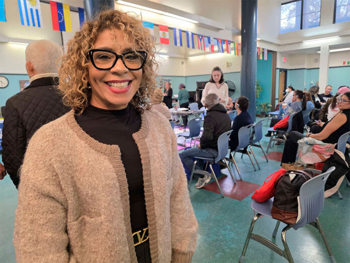 Quetcy-Lozada-se-reúne-con-la-comunidad-para-explicar-cambios-en-los-beneficios-SNAP-1