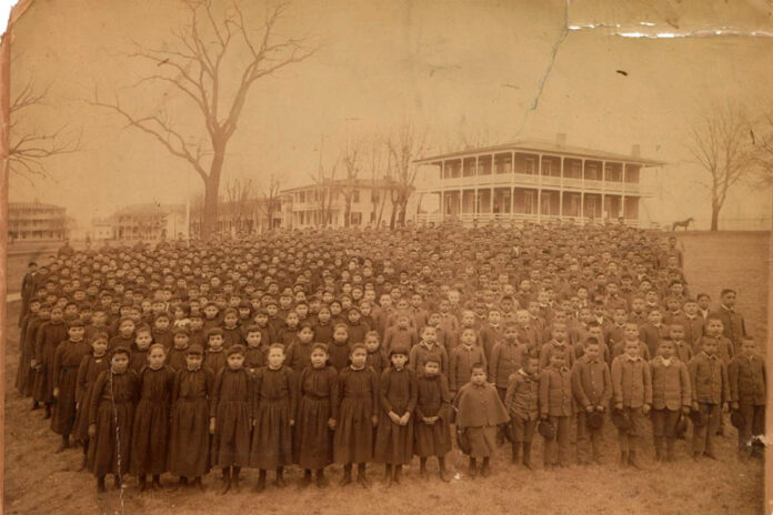 Restos-e-historias-de-estudiantes-indígenas,-recuperados-de-cementerio-de-Pensilvania
